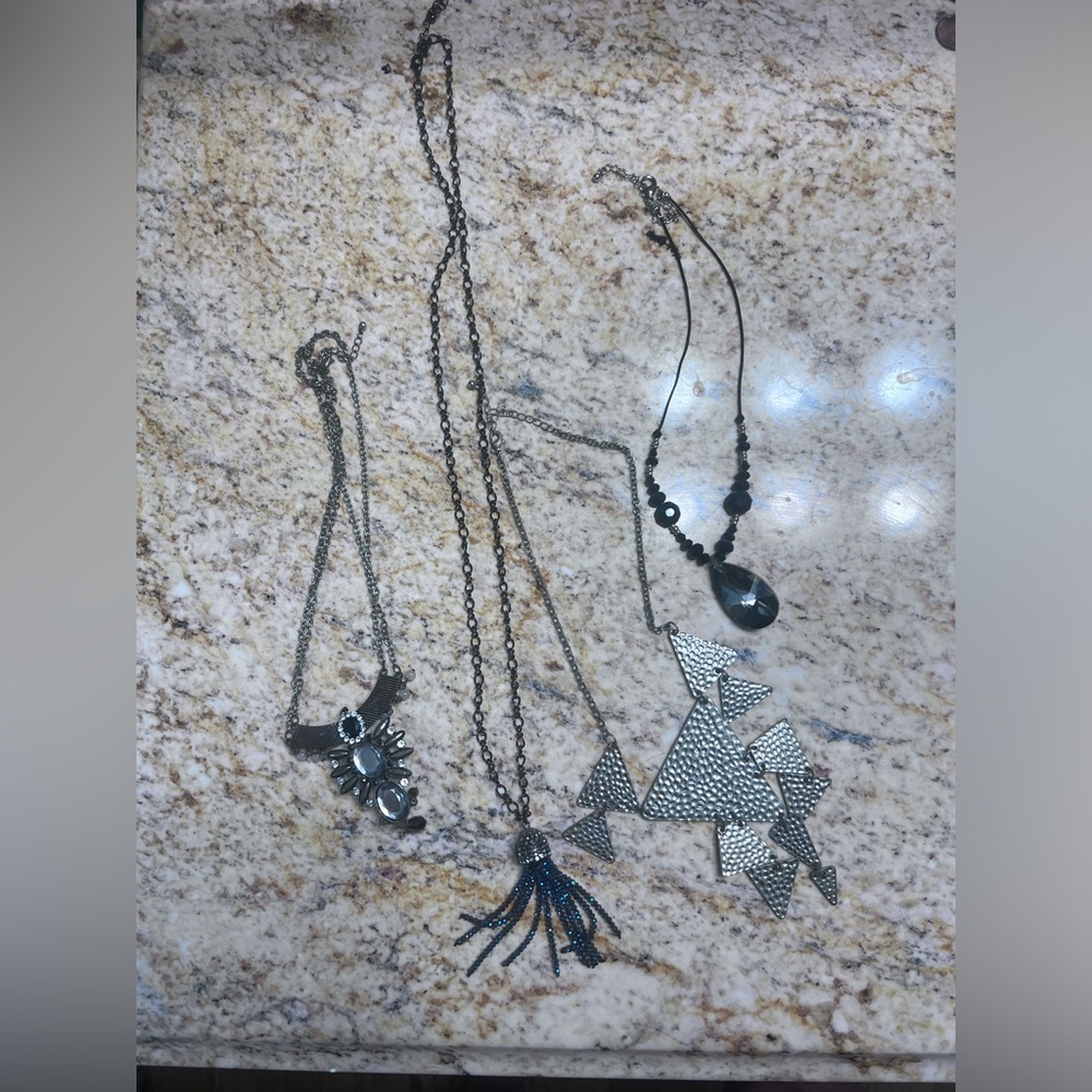 Set of 4 statement necklaces!